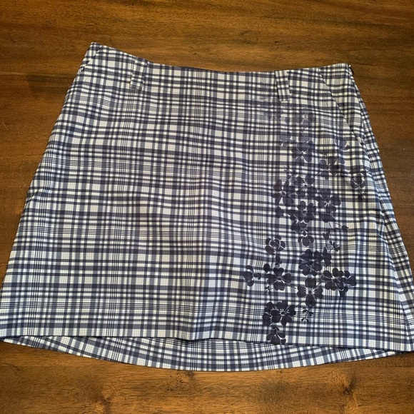 Nike Golf Skirt Women’s Medium Blue Tennis Plaid Floral 10 - Picture 1 of 4